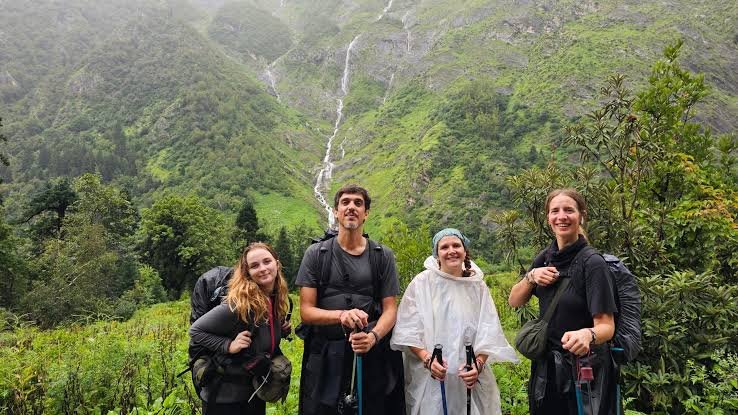Trekkers on the trail to Ghangaria